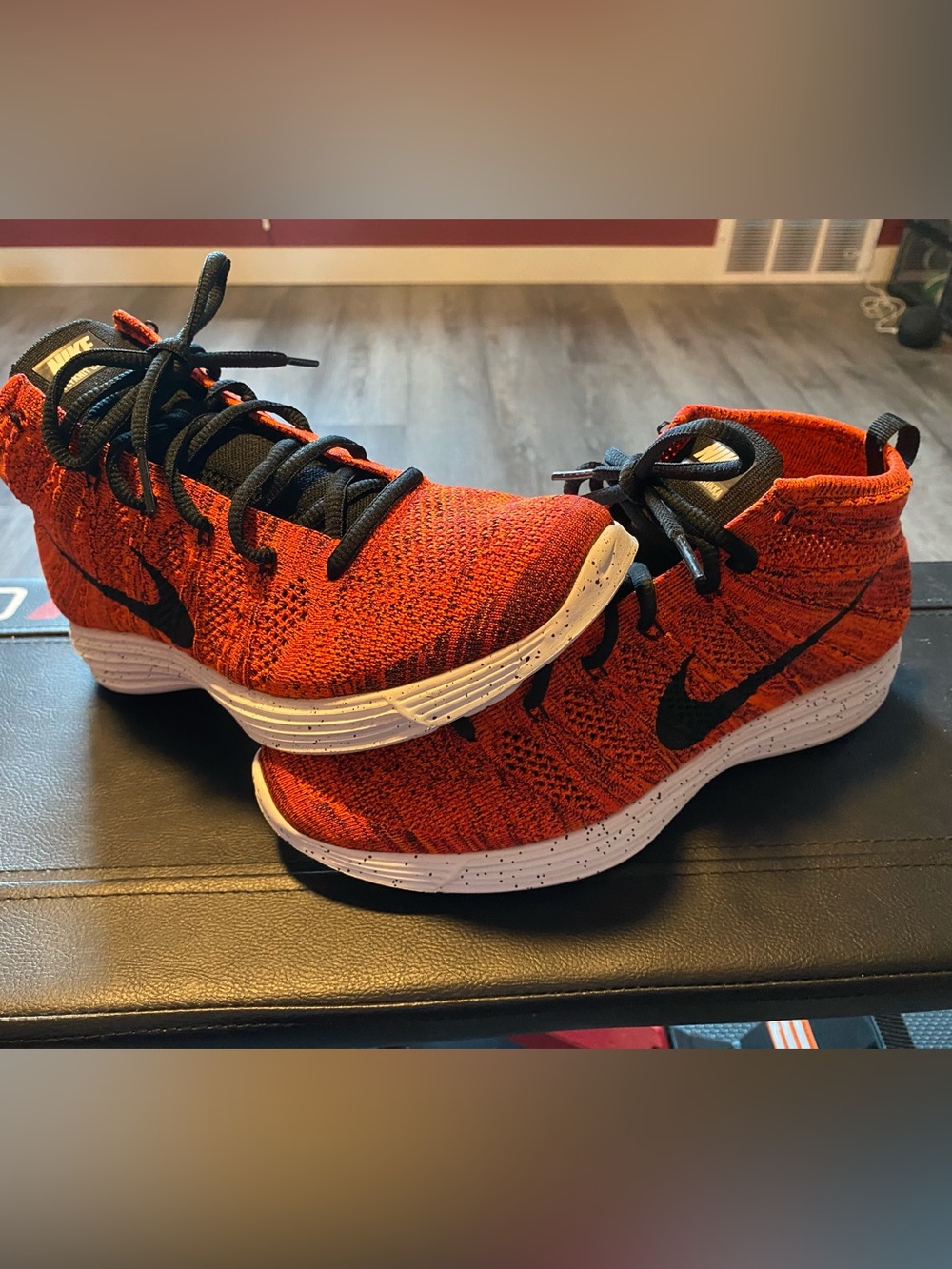 Nike Lunar Flyknit Chukka Men’s Size 9/Women’s Size 10.5